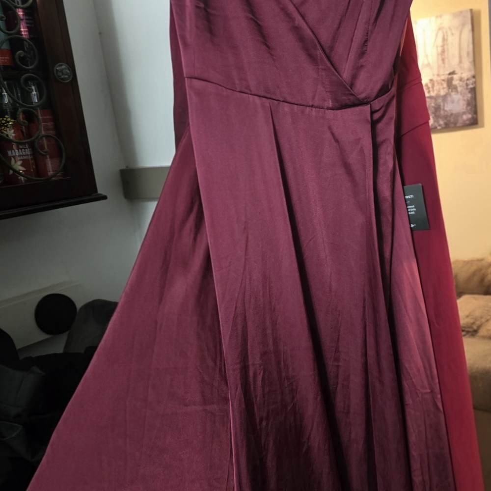 Lulu's Burgundy Pleated Maxi Gown Sweetheart Neckline